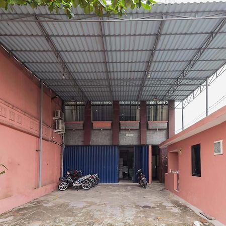 Reddoorz Syariah Near Stasiun Karet Hotel Джакарта Екстериор снимка