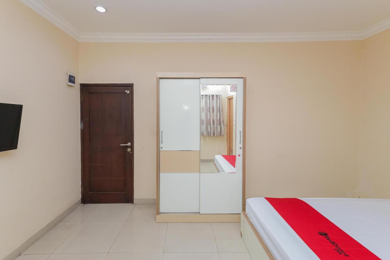 Reddoorz Syariah Near Stasiun Karet Hotel Джакарта Екстериор снимка