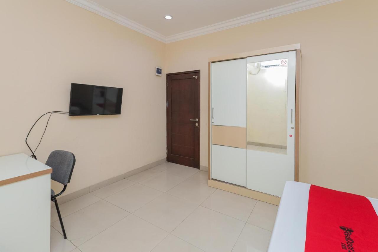 Reddoorz Syariah Near Stasiun Karet Hotel Джакарта Екстериор снимка